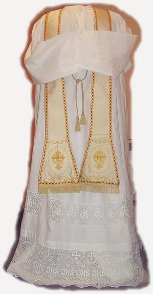 Albs / Surplices
