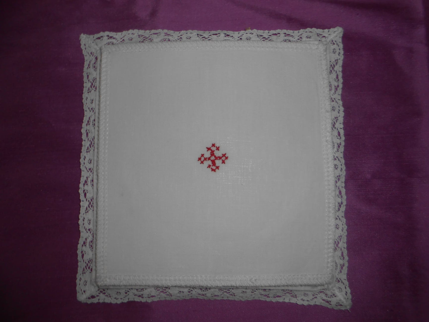 Mass Pall Pure Linen 6" x 6" WITH LACE
