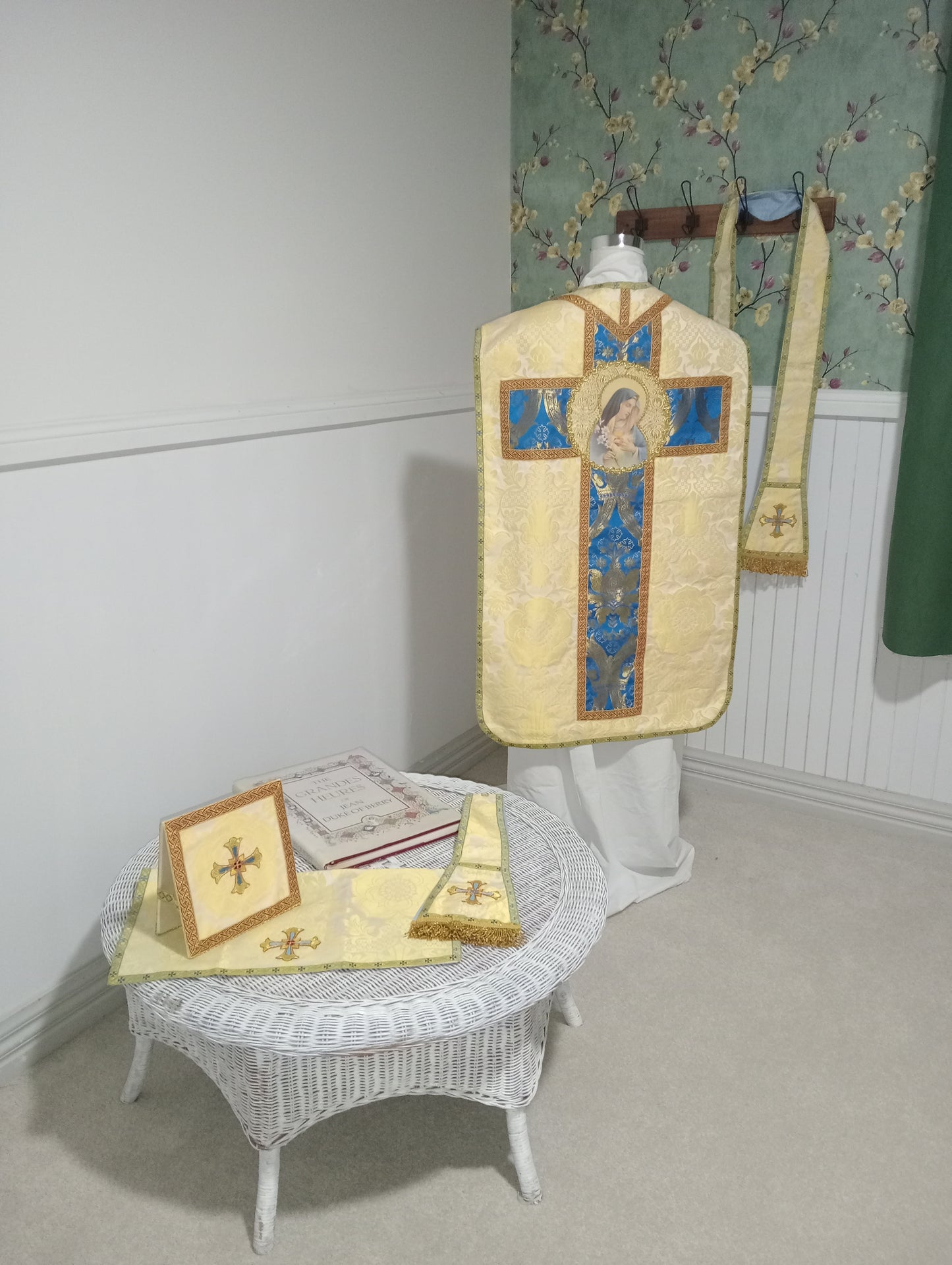Sorrowful & Immaculate Heart of Mary ROMAN VESTMENT SET