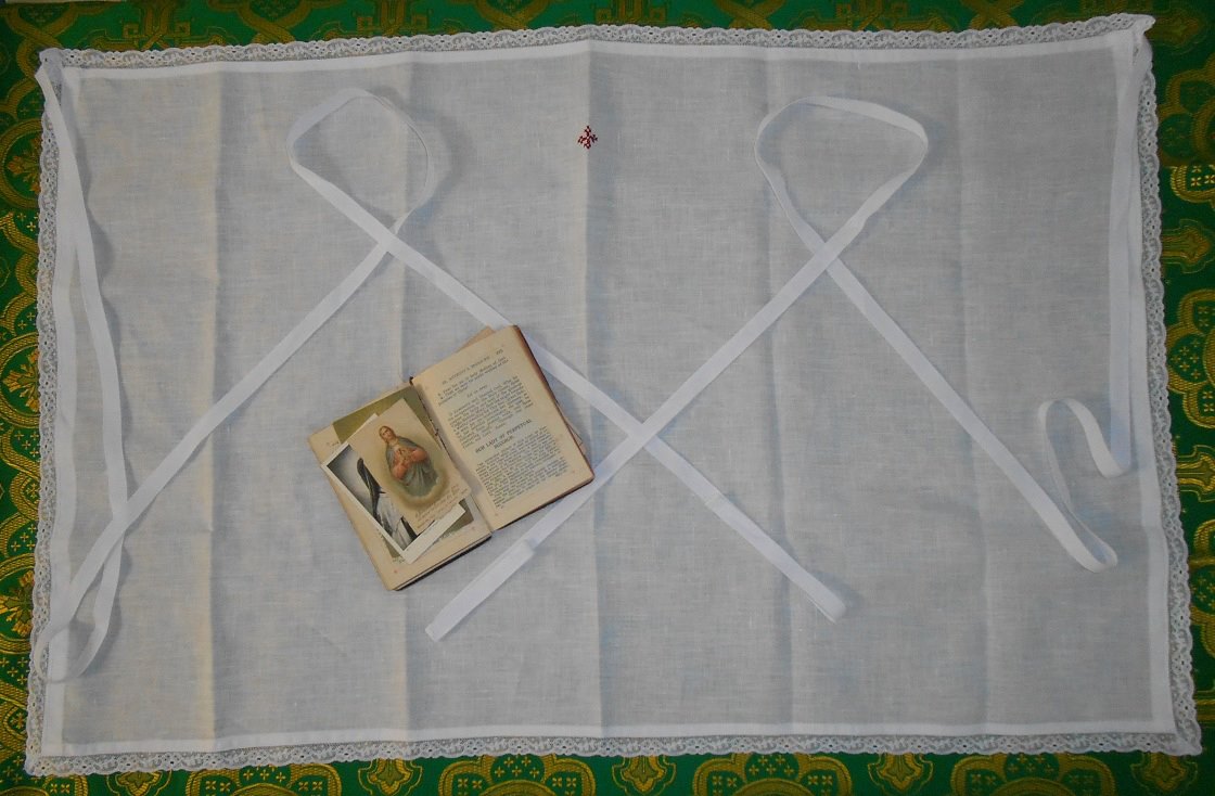 Amice Pure Linen LACE EDGED 20" x 32"